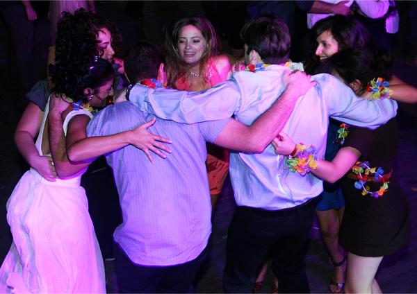 רוקדים במעגל -די ג'יי טל מג'ר מוסיקה לחתונות ואירועים